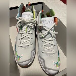 LeBron’s XII mint condition.